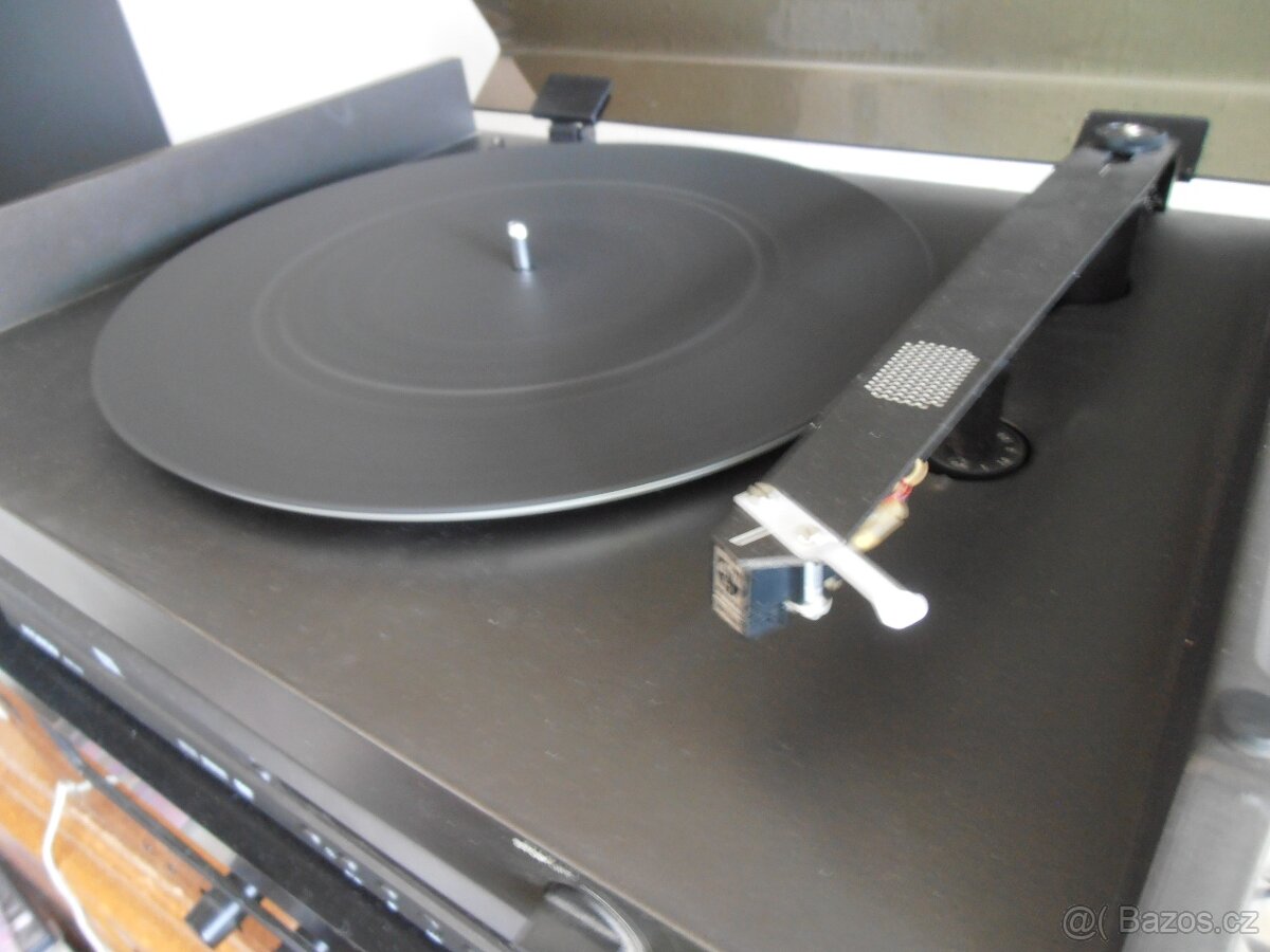 gramofon NAD - 2