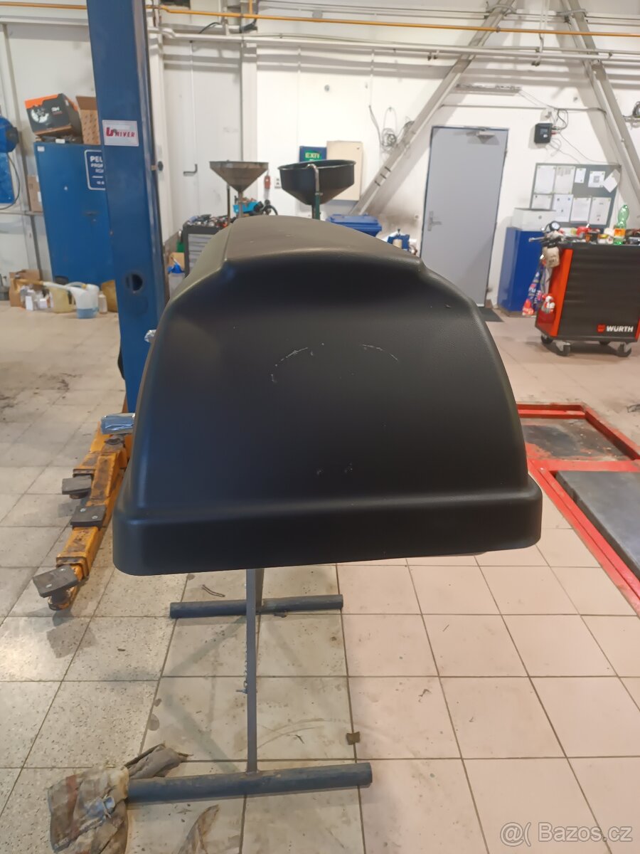 Hakr střešní box. - 2