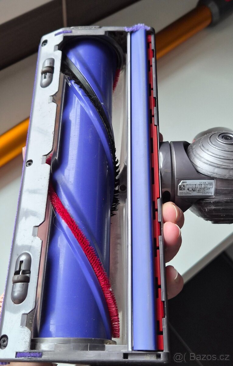 Dyson V 10 Aku - 2