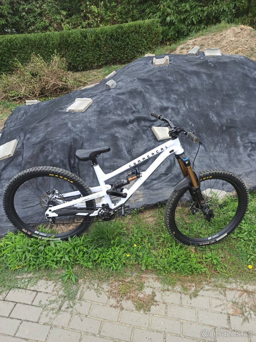 Commencal Clash Build 2025 Top stav - 2