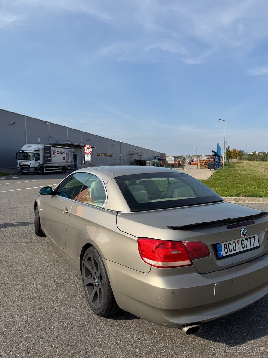 BMW E93 320i - 2
