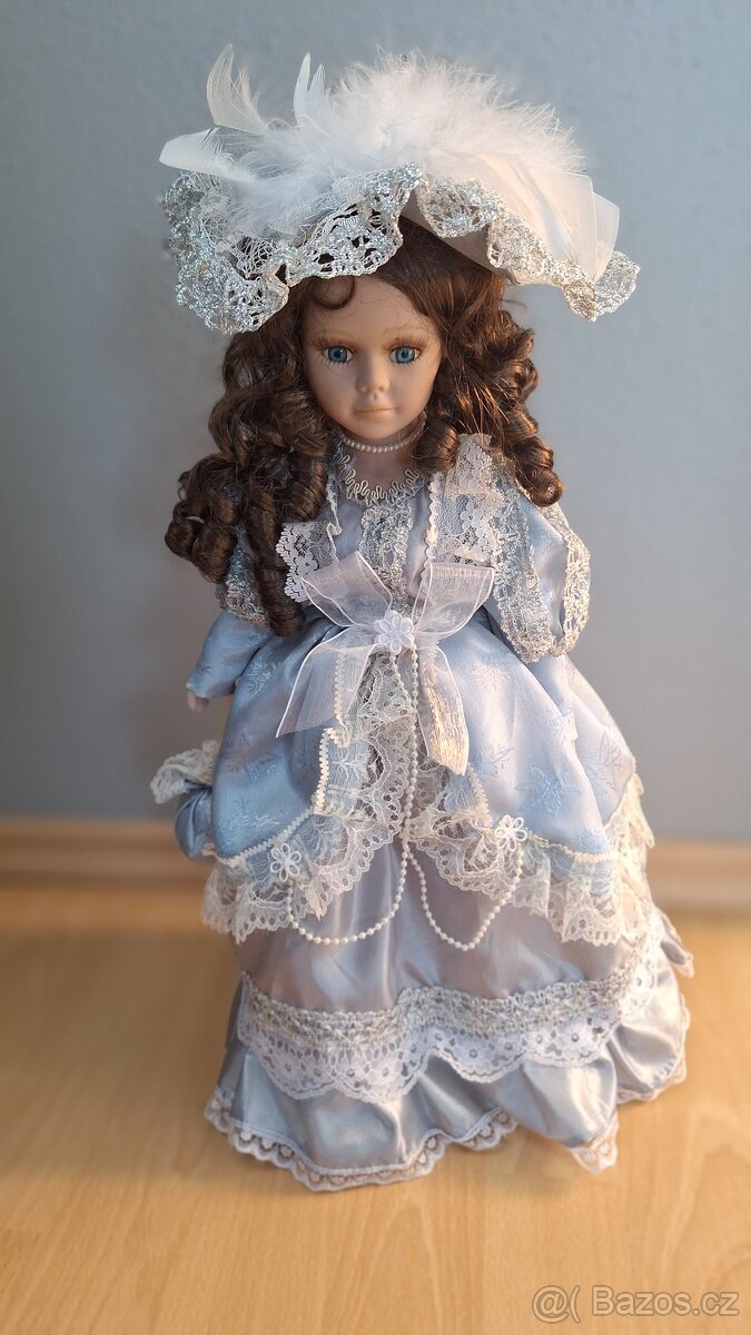 Starší porcelanová panenka sběratelská - 2