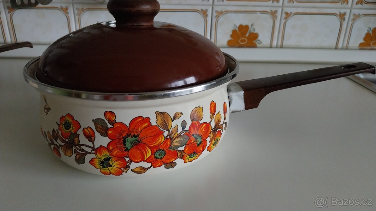 Nádobí: smaltované hrnce,hliníkové nádobí - 2