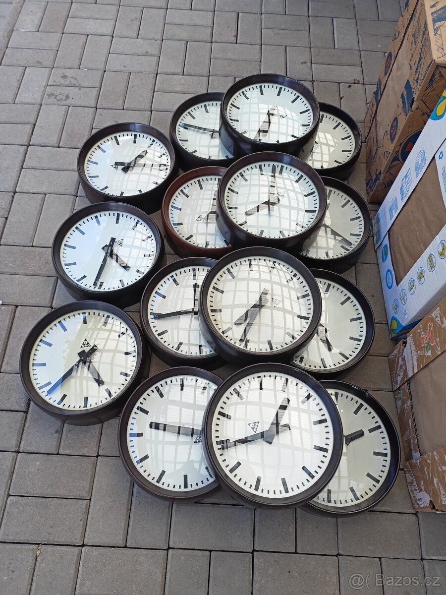 Hodiny pragotron,elektročas,tovární hodiny. - 2