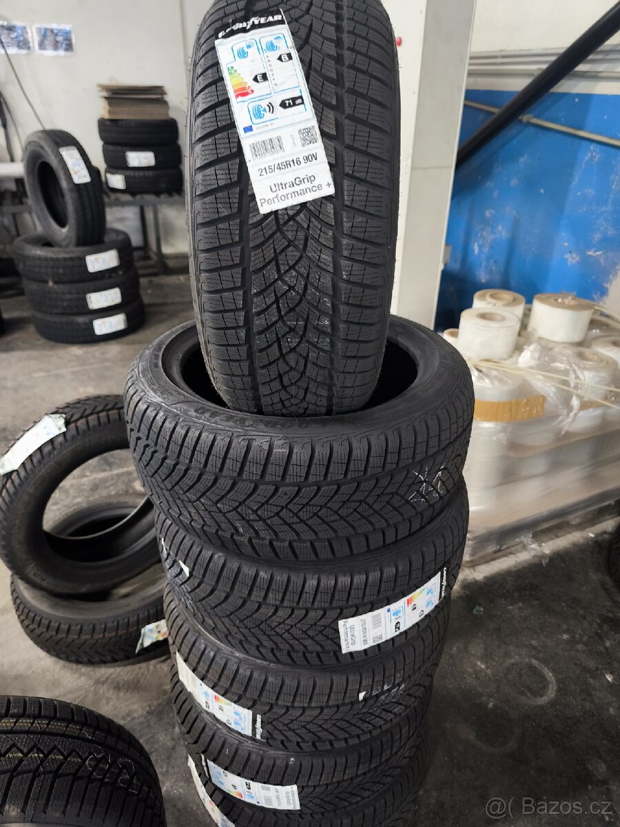 215/45R16 90V Goodyear Ultragrip Performance+ - 2