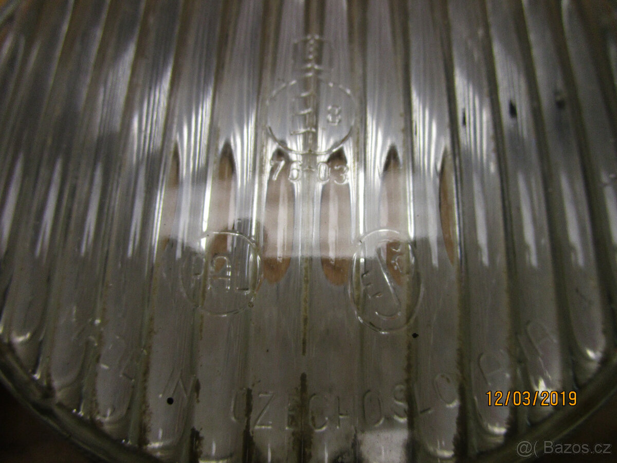 Paraboly světel na retro vozy. - 2