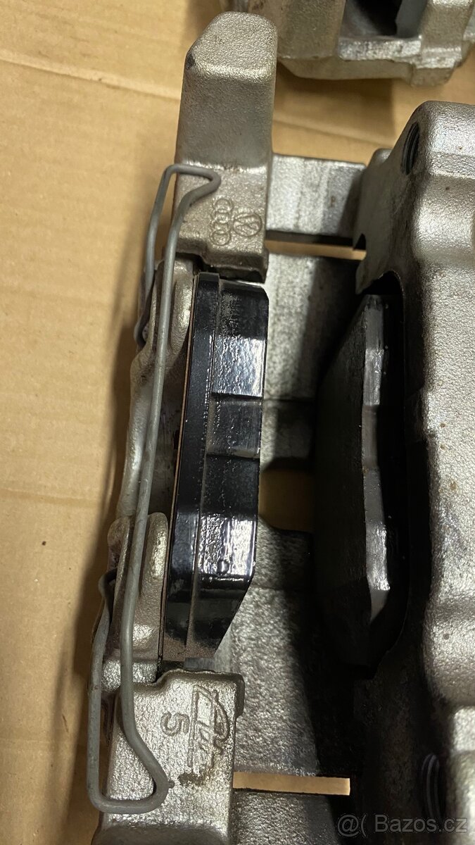 Třmeny golf V octavia 2 ATE + desky přední - 2