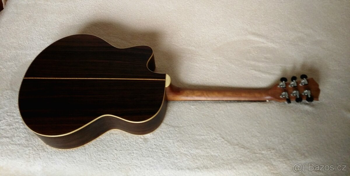 Predam celomasivnu gitaru Dowina Chardonnay+kufor. - 2