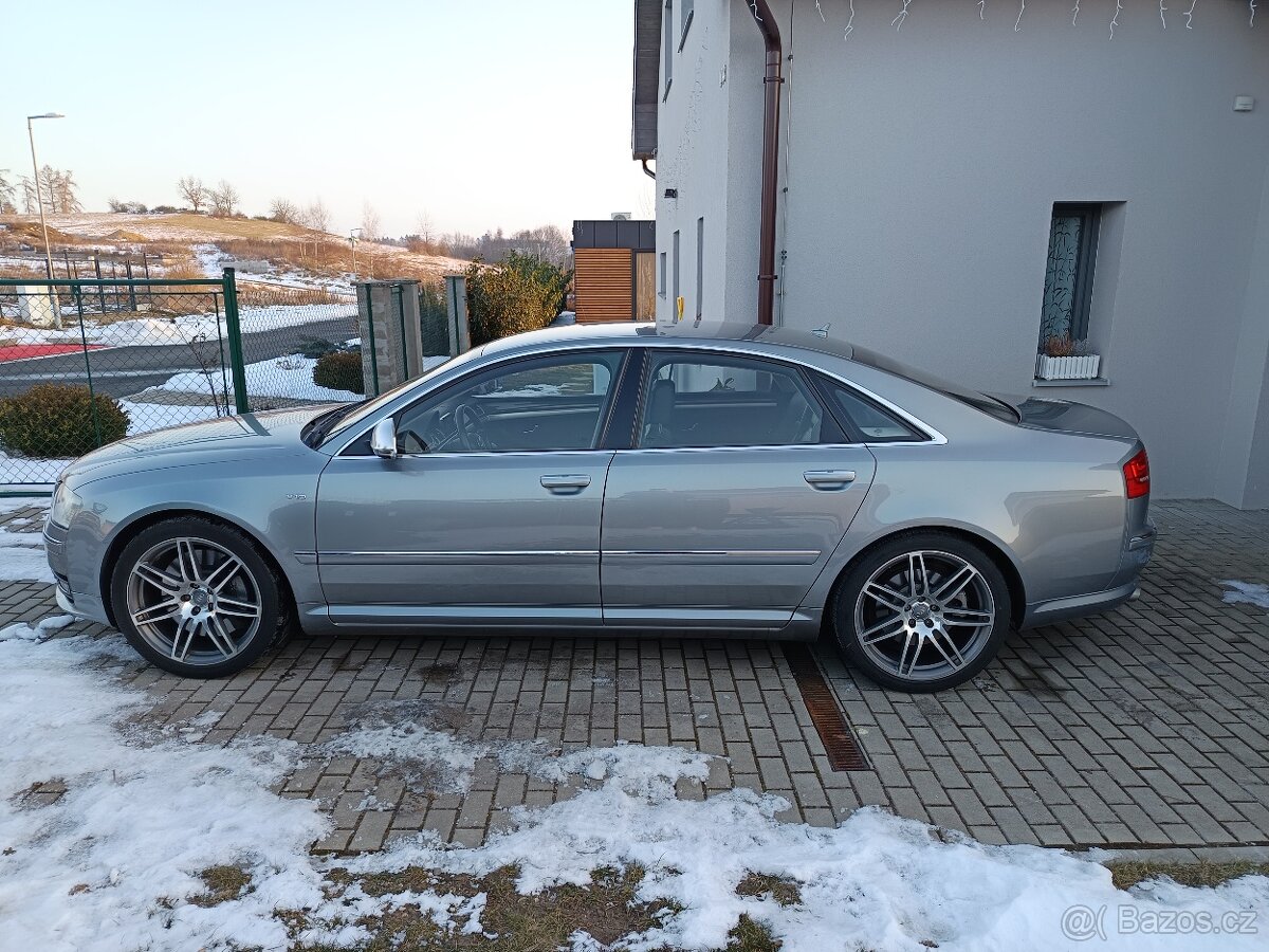 Audi s8 v10 sběratelský kousek - 2