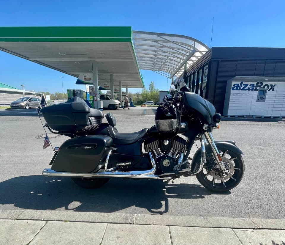 Indian Roadmaster Dark Horse - 2