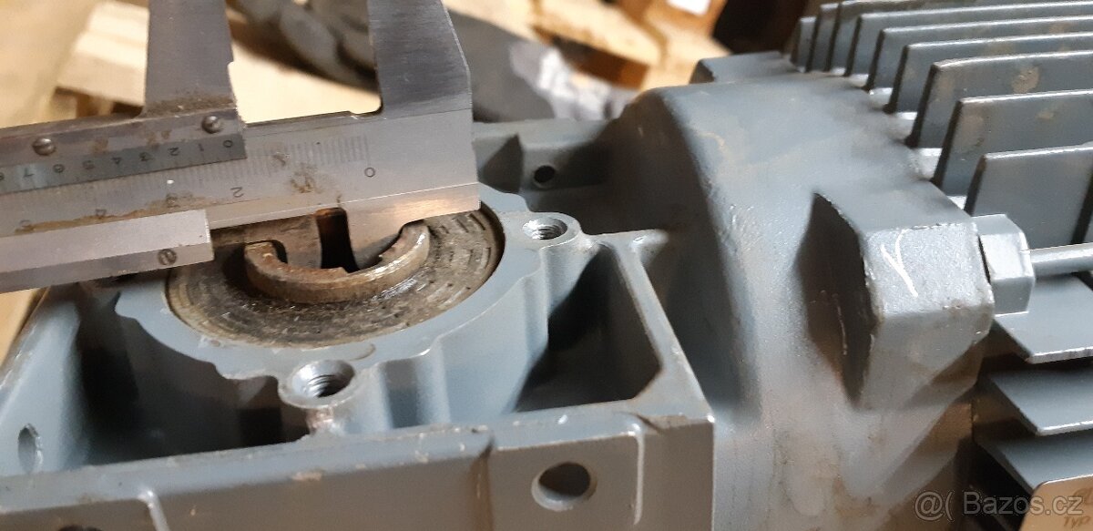 Motor s převodovkou - 2