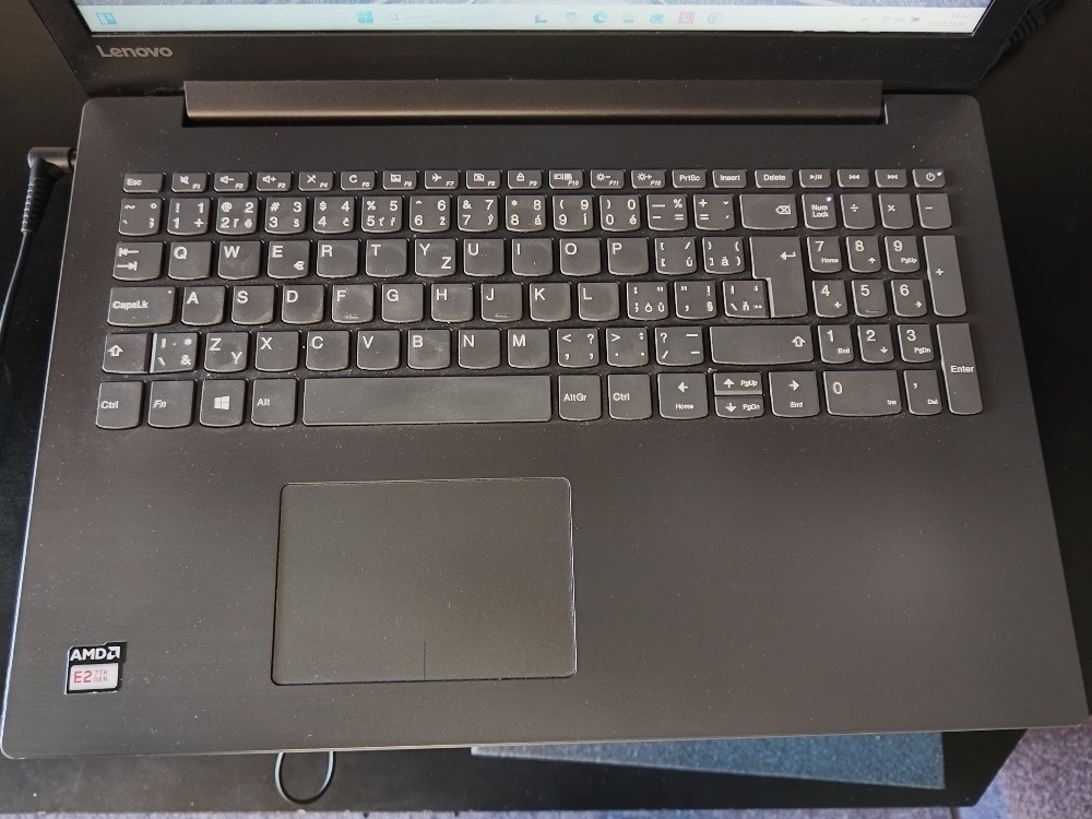 Notebook Lenovo IdeaPad 320-15AST-velmi pěkný stav - 2