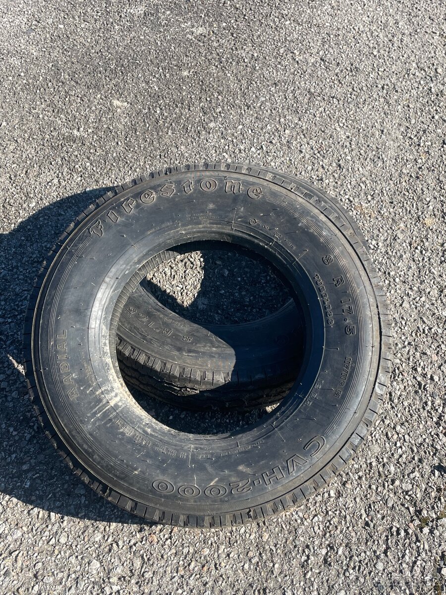 Pneu na vlek či vozík 17.5 8r - 2