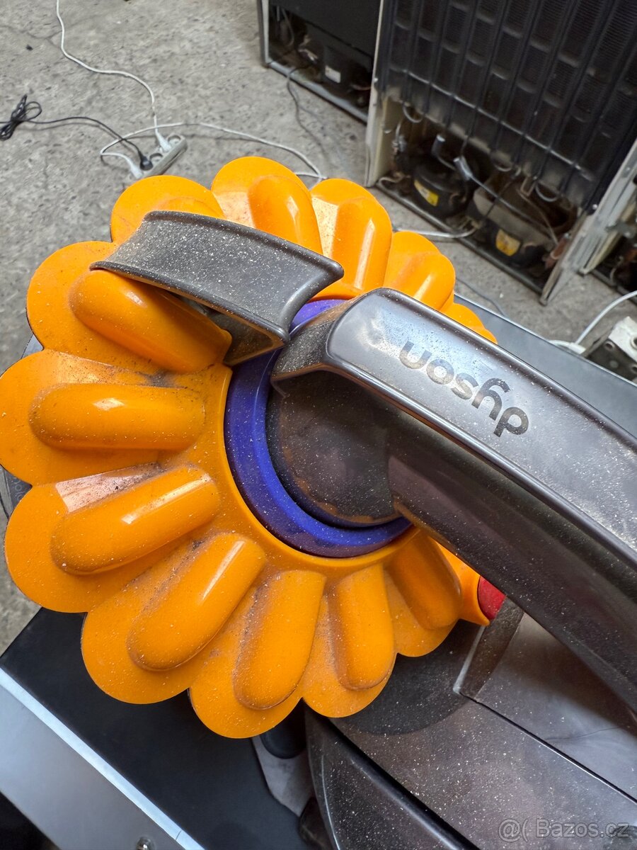 Dyson multifloor vysavac funkcni - 2