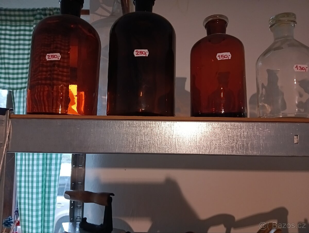 Staré lékařské sklo - 2