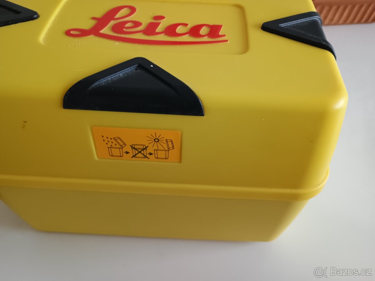 Nivelační přístroj LEICA a teleskopický stativ - 2