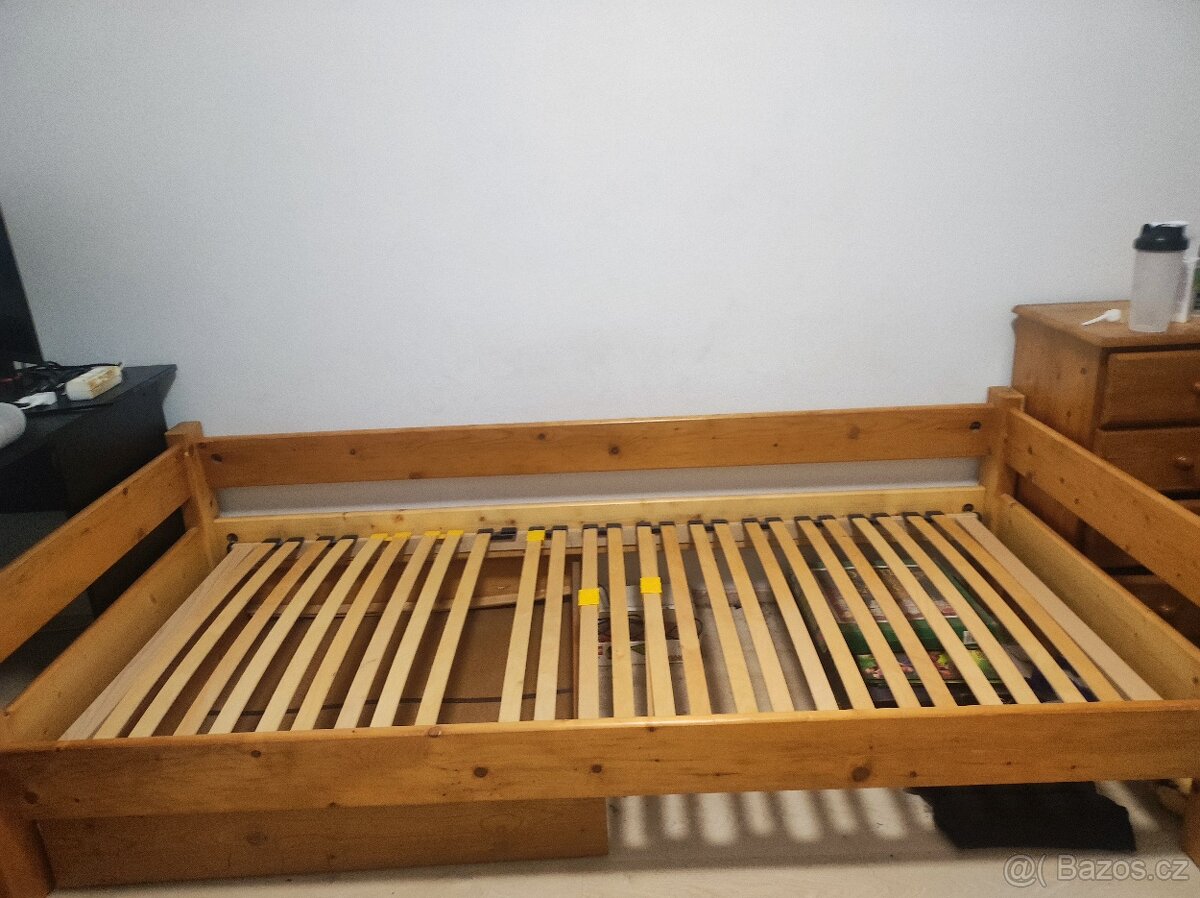 Dřevěná postel - 2