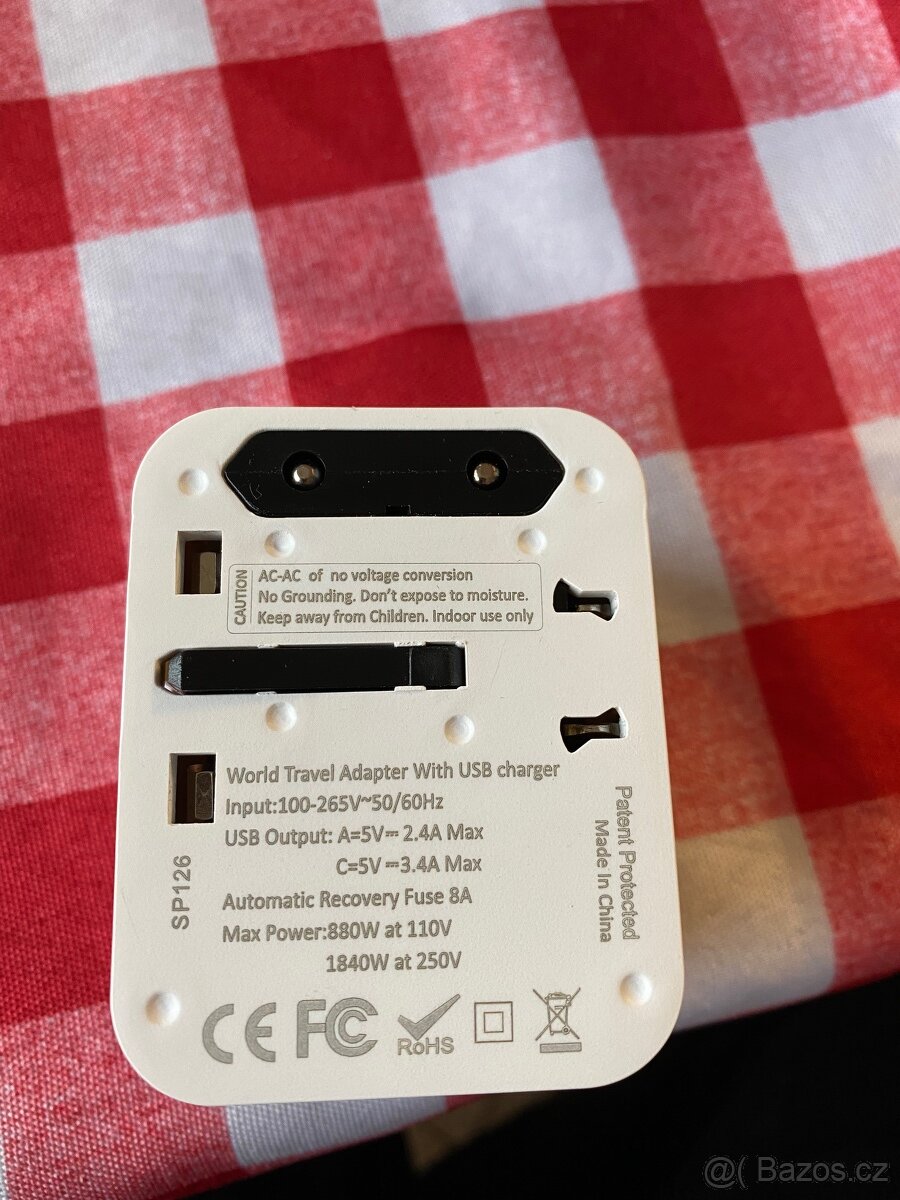 Univerzální cestovní adaptér - 2