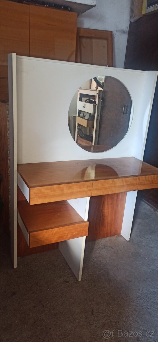 Toaletní stolek - 2