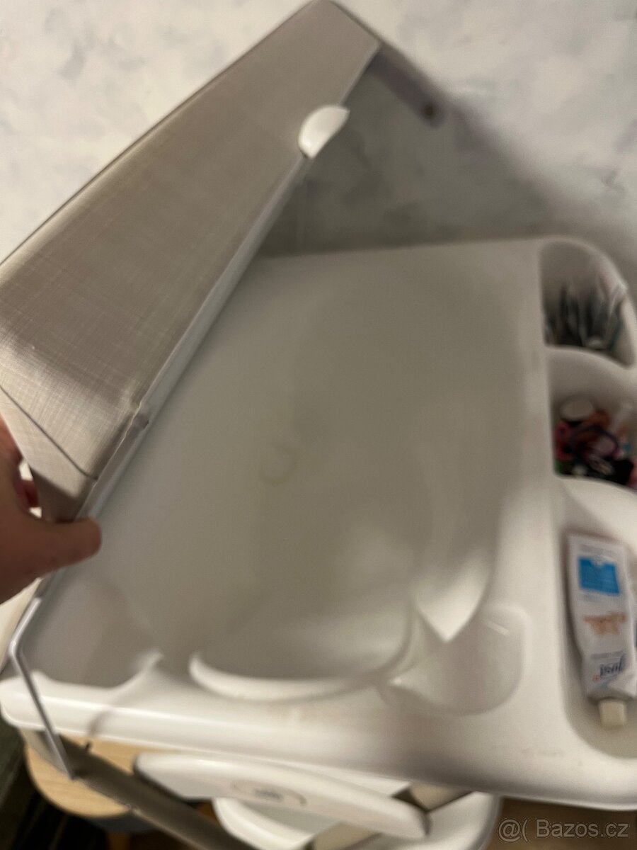 Přebalovací pult - 2