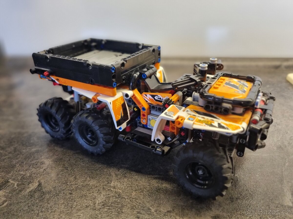 Prodám Terénní vozidlo Lego TECHNIC 42139 - 2