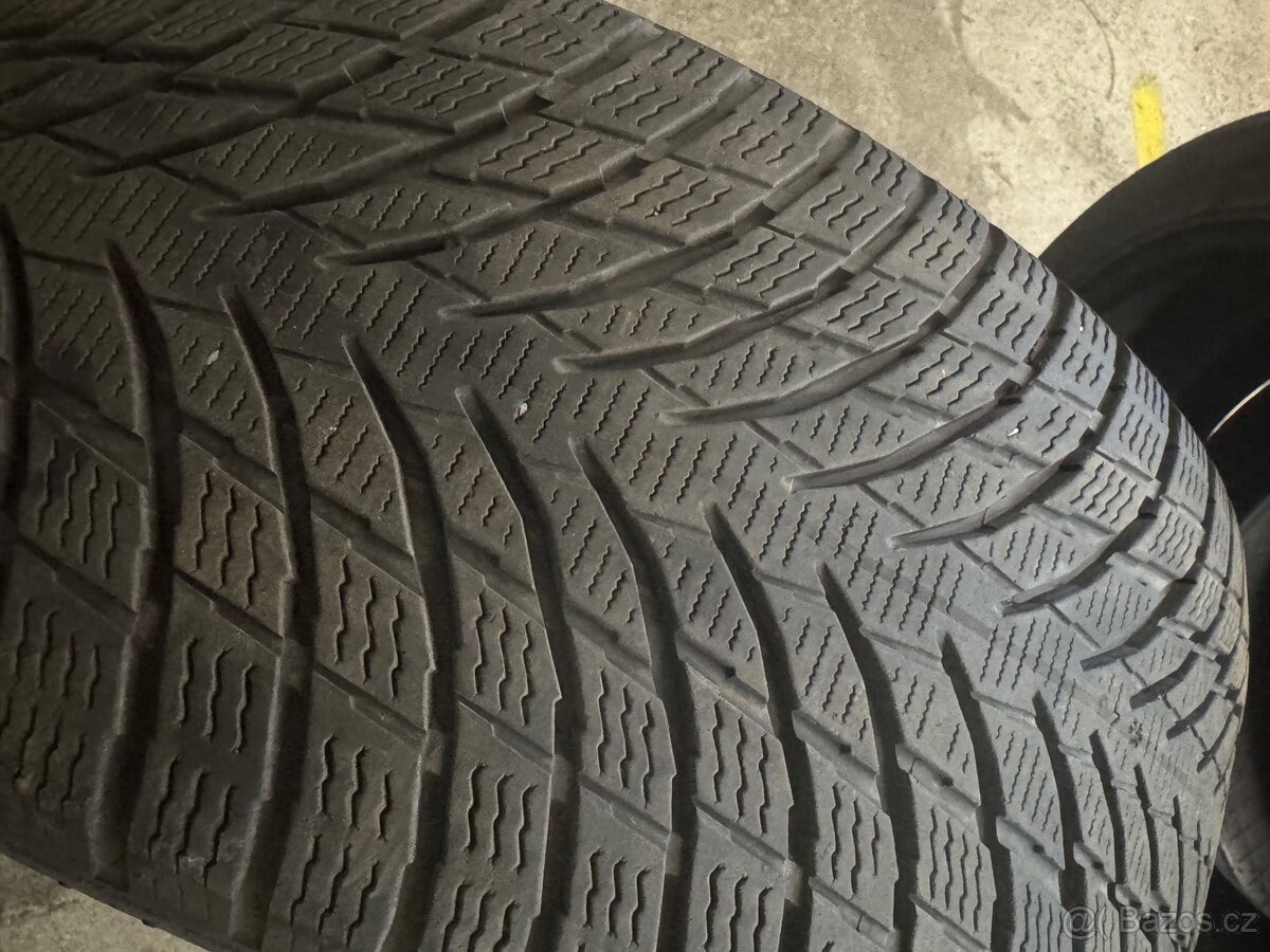 Nokian WR Snowpeoof P 235/45R18 98V - 2
