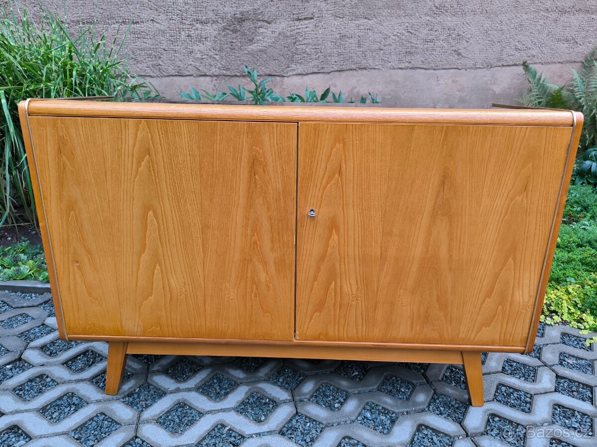 Retro komoda B. Landsman a H. Nepožitek - 60. léta - 2