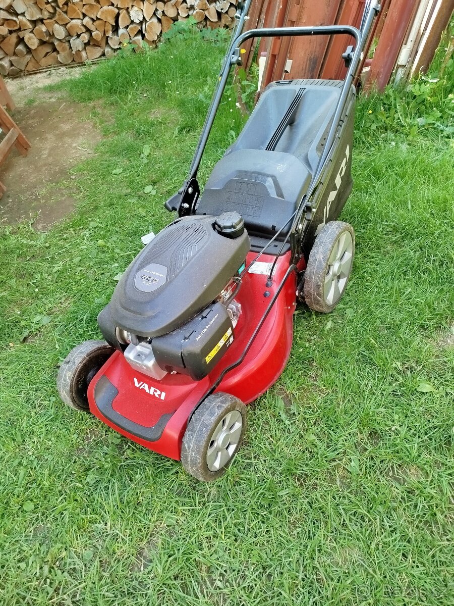 Pojezdová sekačka Vari s motorem Honda GCVx145 - 2