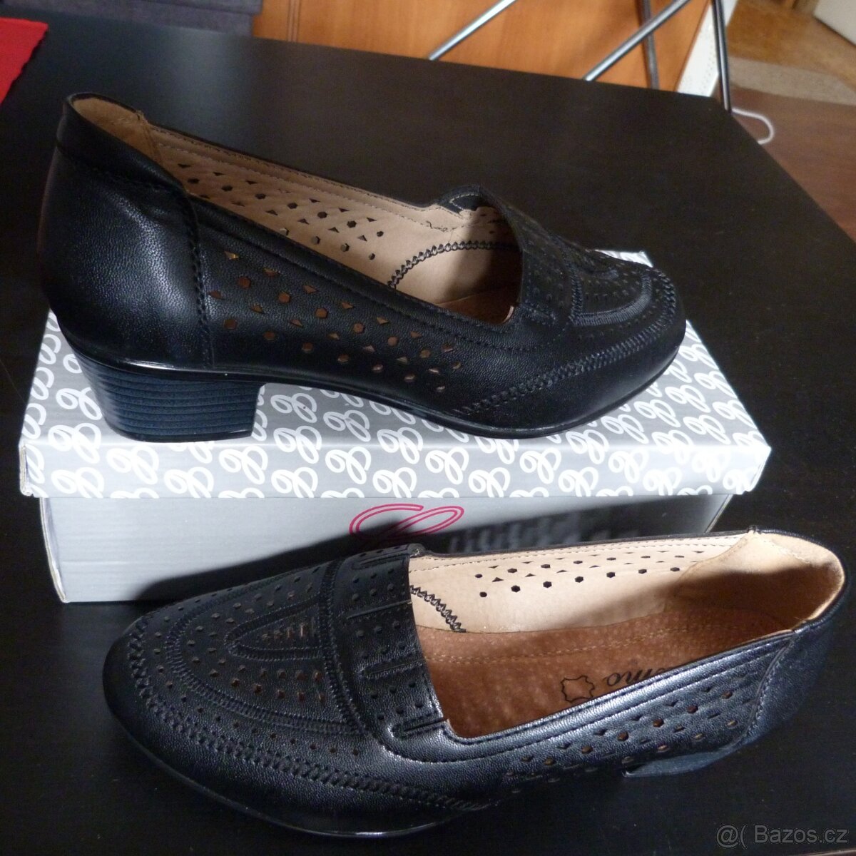 Nové černé polobotky dámské vel. 39- nízký podpatek - 2