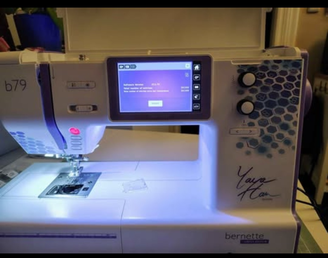 Šicí a vyšívací stroje Bernina Bernette B79 Yaya Han - 2