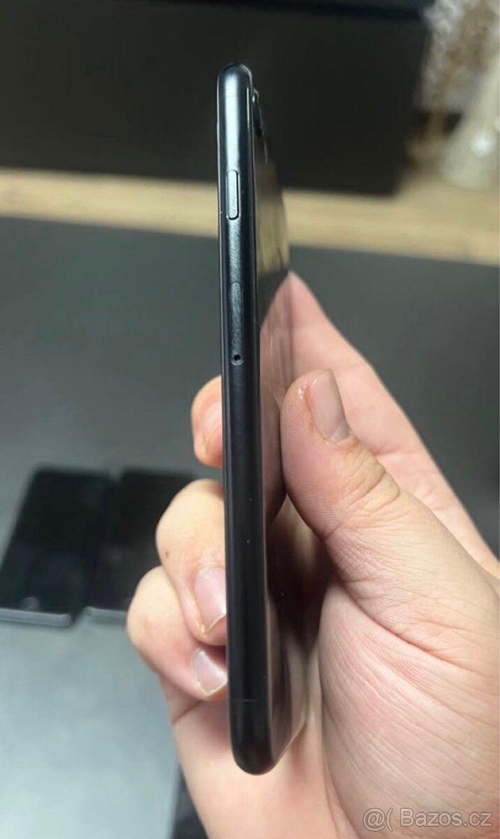 IPhone SE 2020 90% baterie - 2