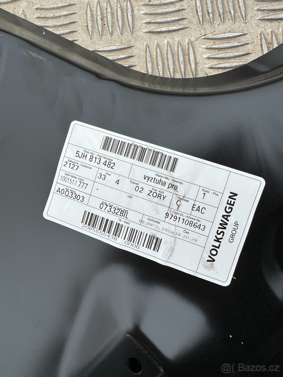 Škoda Rapid pravá zadní část čela - 2