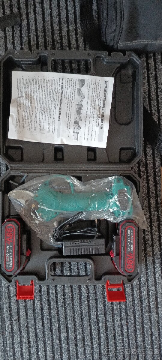 Aku nůžky na větve a stromky - 2