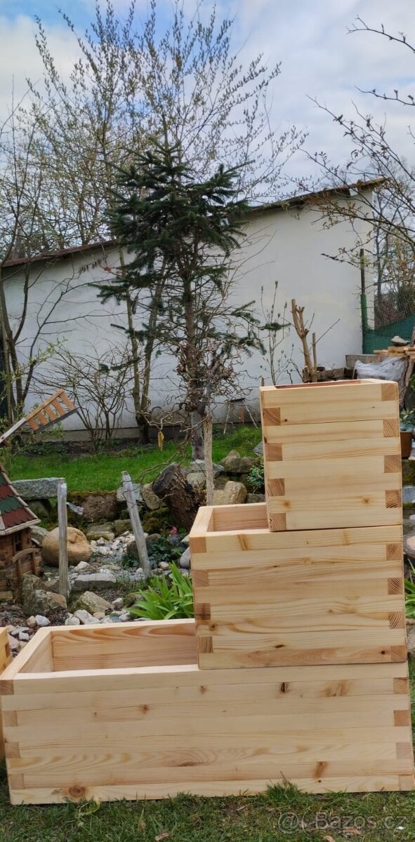 Dřevěné truhlíky/květináče - 2