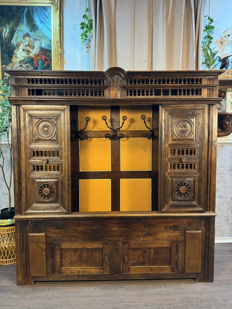Bretonský kabinet s věšákem (142026) - 2