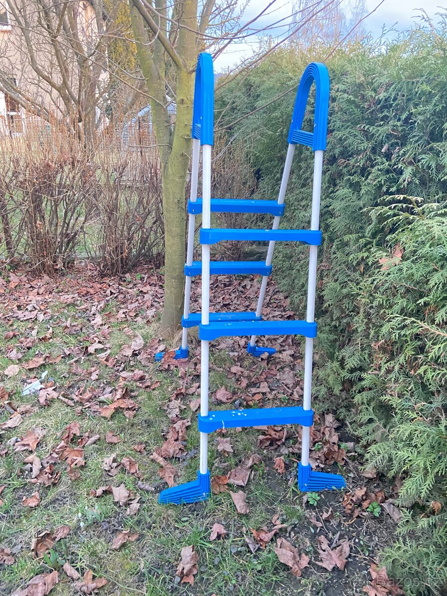 Schůdky k bazénu - 2