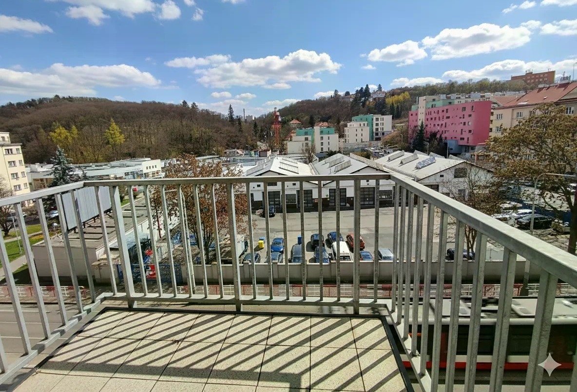 Pronájem bytu 1+kk 36 m² Praha - 2
