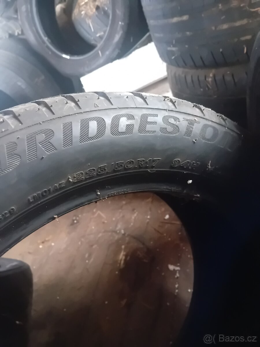 225/50/17 - 2