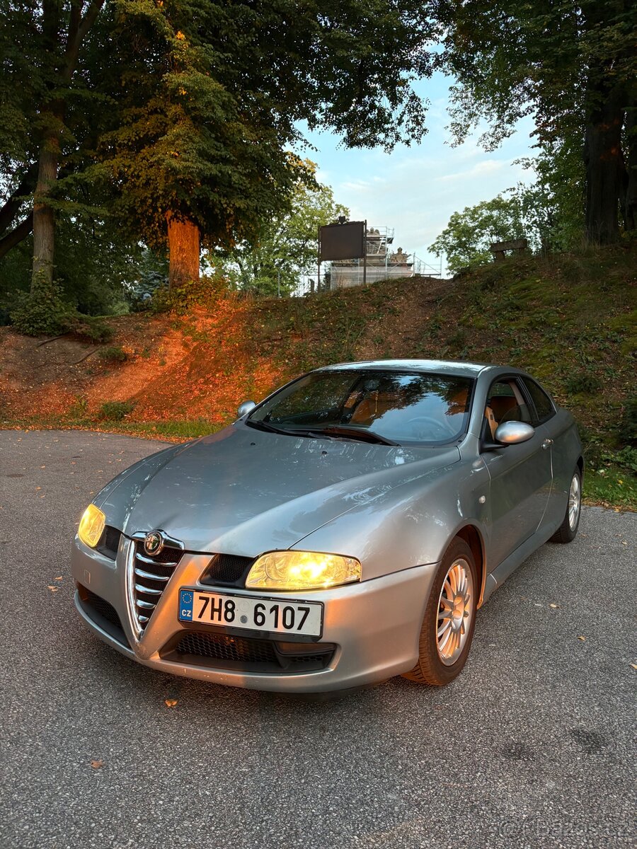 Alfa romeo gt - 2