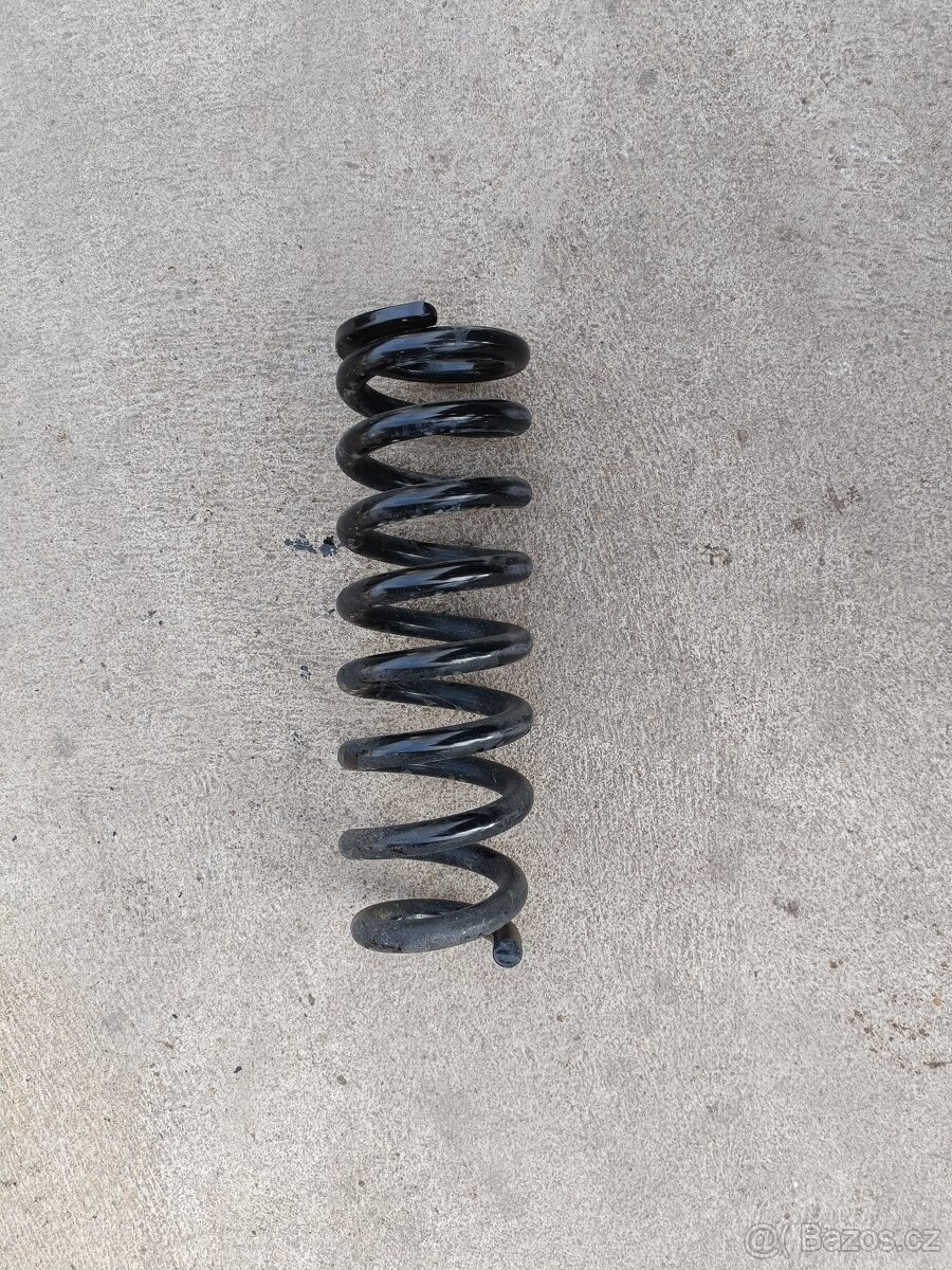 Díly na Toyotu Hilux 2023 (tlumiče, kryty)