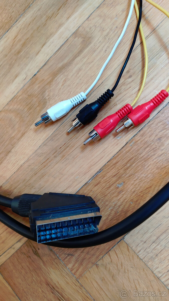 Redukční kabel s konektorem SCART - 4 x cinch - 2