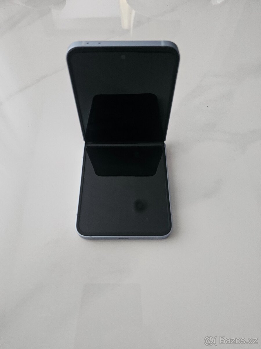 Samsung Galaxy Z Flip 6 12/256 GB - 2
