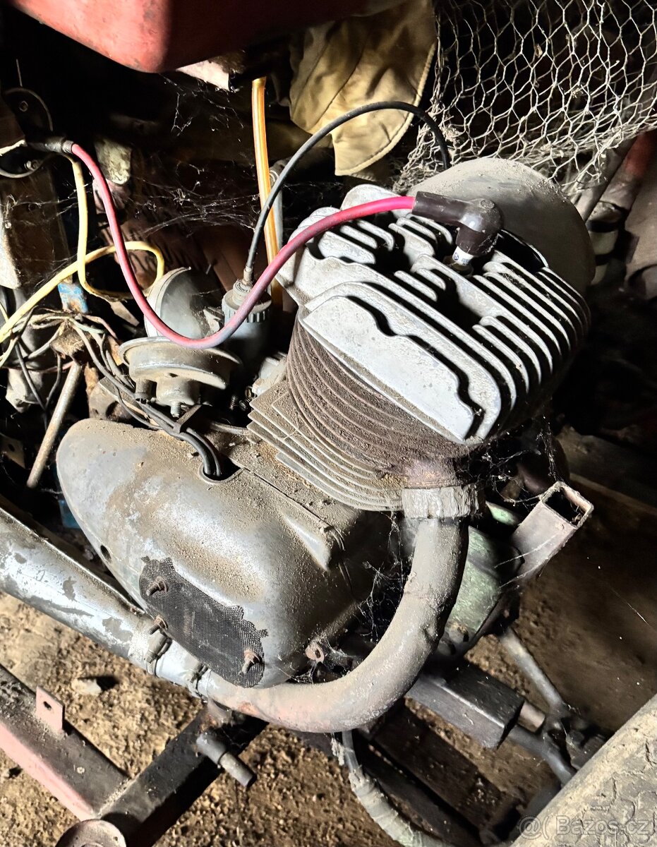 ČZ 175/501 prase - kompletní motor - 2