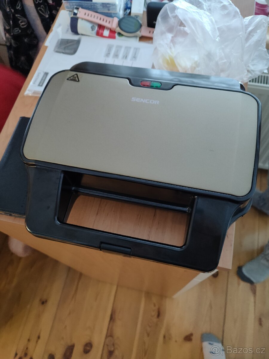 Nový zlatý sendvičovač Sencor - 2