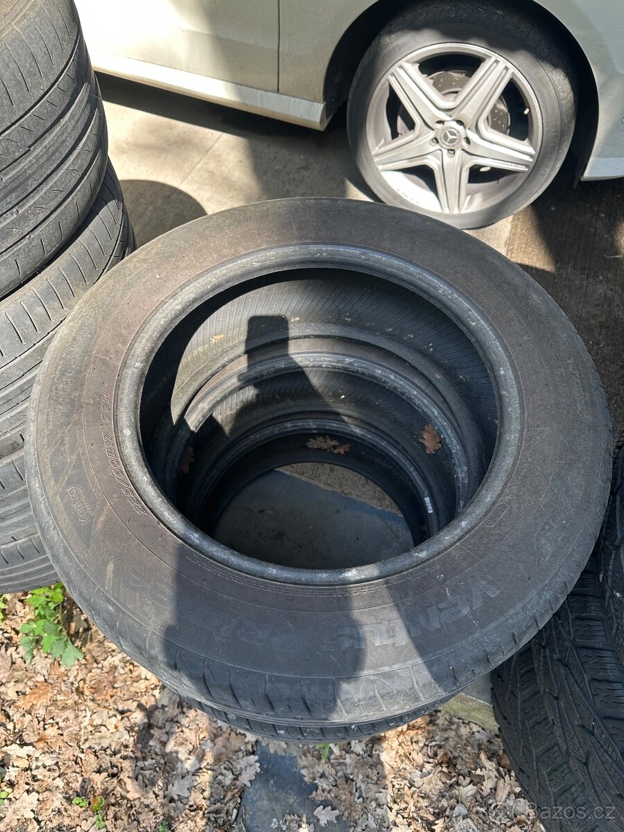 Pneu 225/60R17 - 2