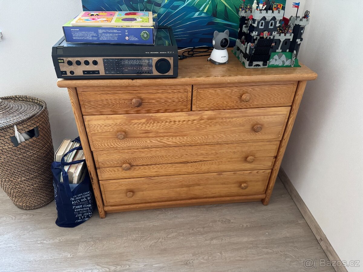 Ložnice z masivu (postel, 2 noční stolky, komoda) - 2