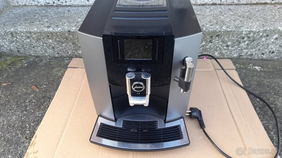 Kávovar espressovač Jura E8 - 2