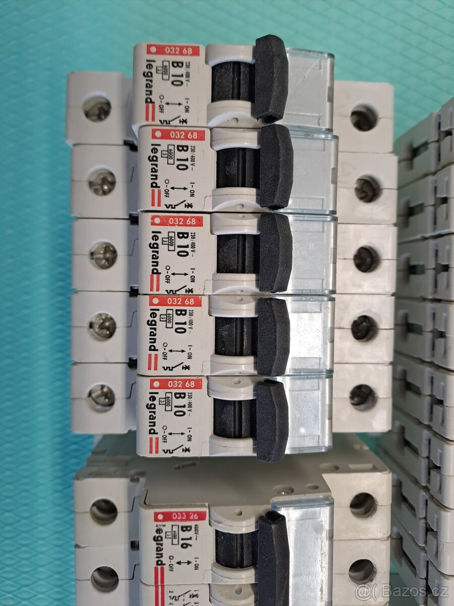 Jističe, chránič a stykač Legrand - 2