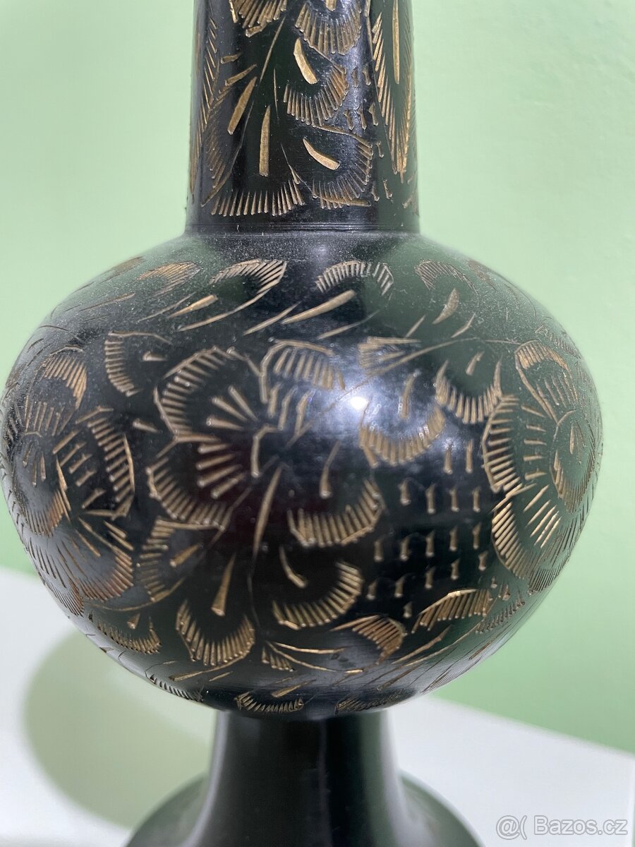 Dekorativní kovová váza - 2