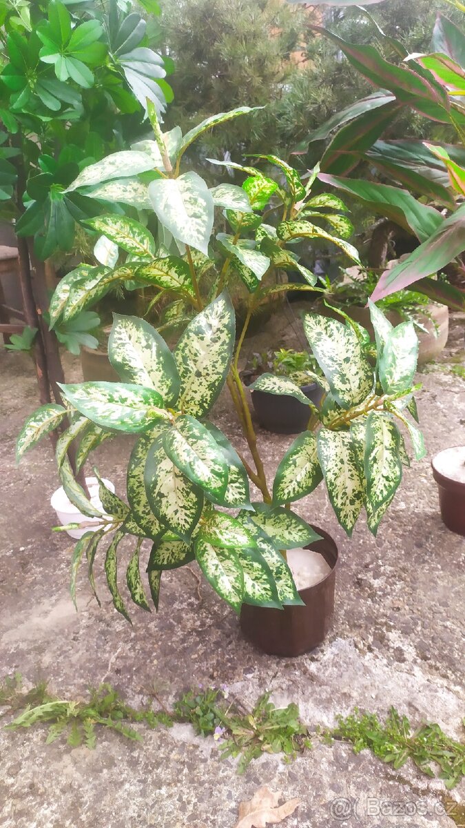 Prodám umělé 2ks květiny na dekoraci a přidám malou květinu - 2